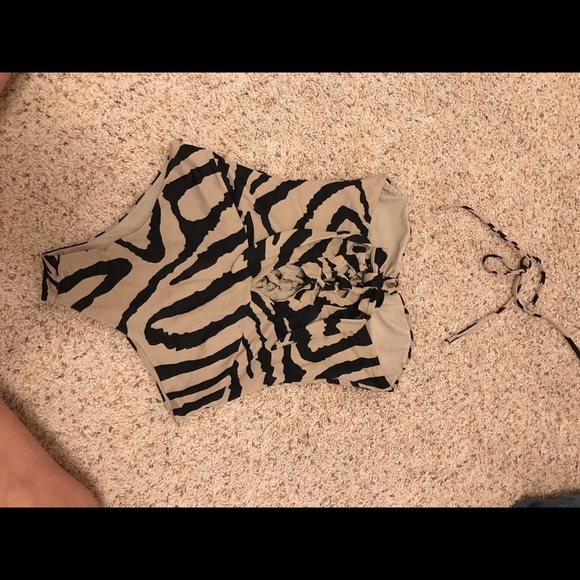 Tori Praver Suit - Picture 4 of 5